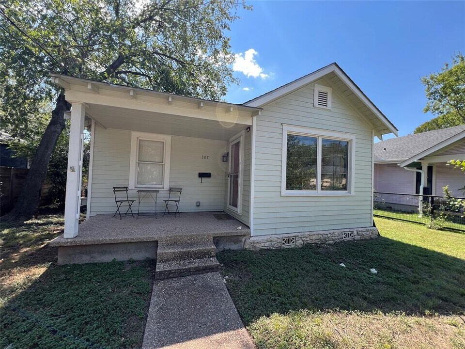 307 E 38th St in Austin, TX - Building Photo