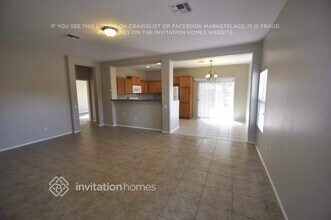 17137 W Saguaro Ln in Surprise, AZ - Foto de edificio - Building Photo
