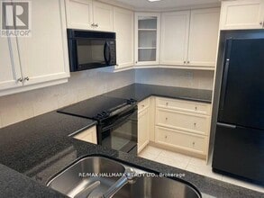33 Weldrick Rd E in Richmond Hill, ON - Building Photo - Building Photo