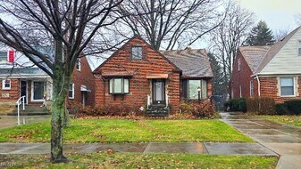 70 Sunnycliff Dr in Euclid, OH - Building Photo