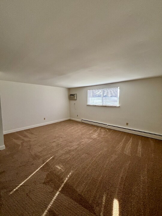 110 Losson Rd, Unit 21-05 in Cheektowaga, NY - Foto de edificio