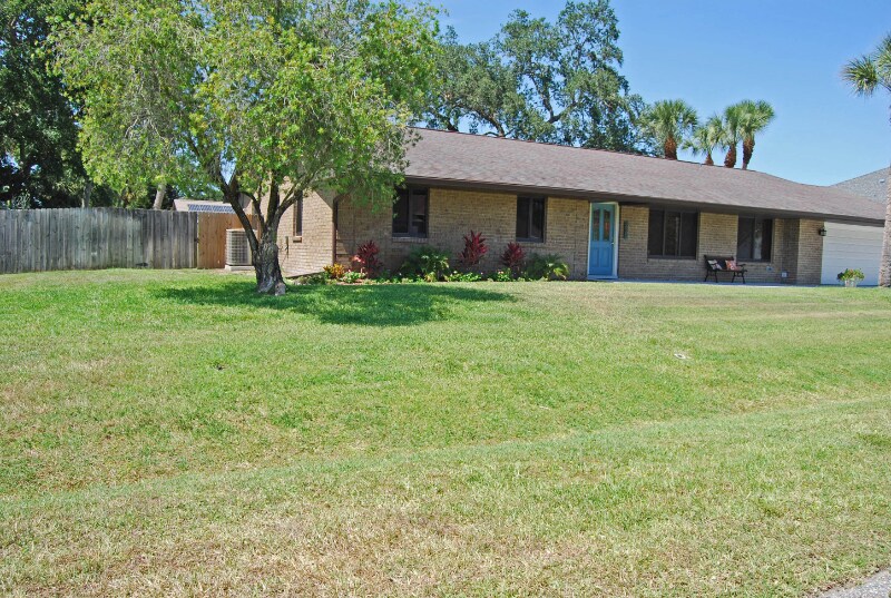 867 Huntington St NE in Palm Bay, FL - Building Photo