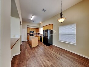 4919 Chase Wick Dr in Bacliff, TX - Building Photo - Building Photo