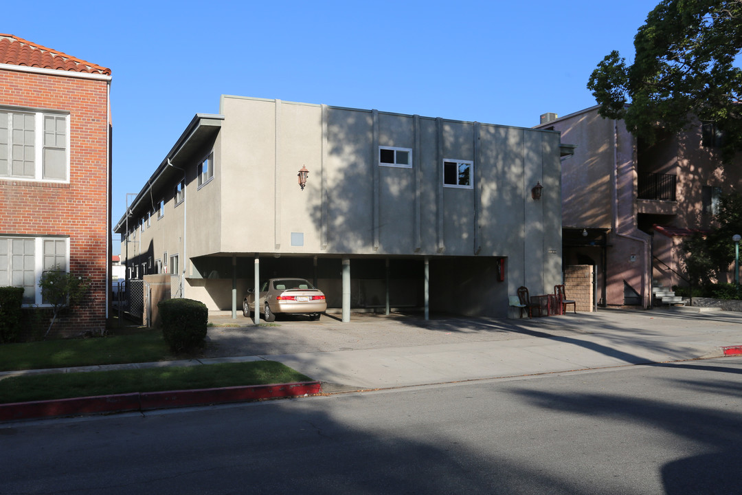 135 S Belmont St in Glendale, CA - Foto de edificio
