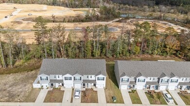 122 March Crk Dr in Fuquay Varina, NC - Building Photo - Building Photo