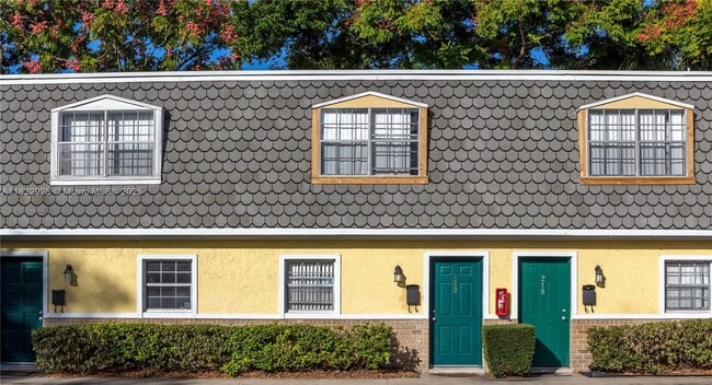 property at 222 E Yale St