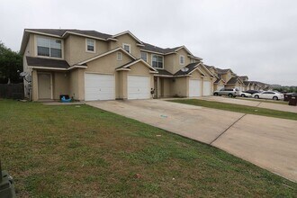 10007 Vasso View in Converse, TX - Foto de edificio - Building Photo