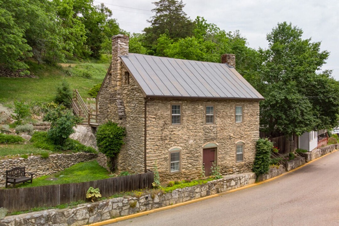 708 N Main St in Lexington, VA - Foto de edificio