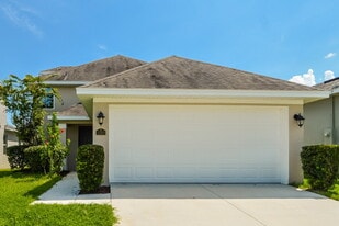1049 Atlantic Ave in Fruitland Park, FL - Building Photo