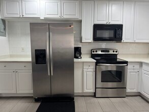 1214 NE 5th Ter, Unit 3 in Fort Lauderdale, FL - Foto de edificio - Building Photo