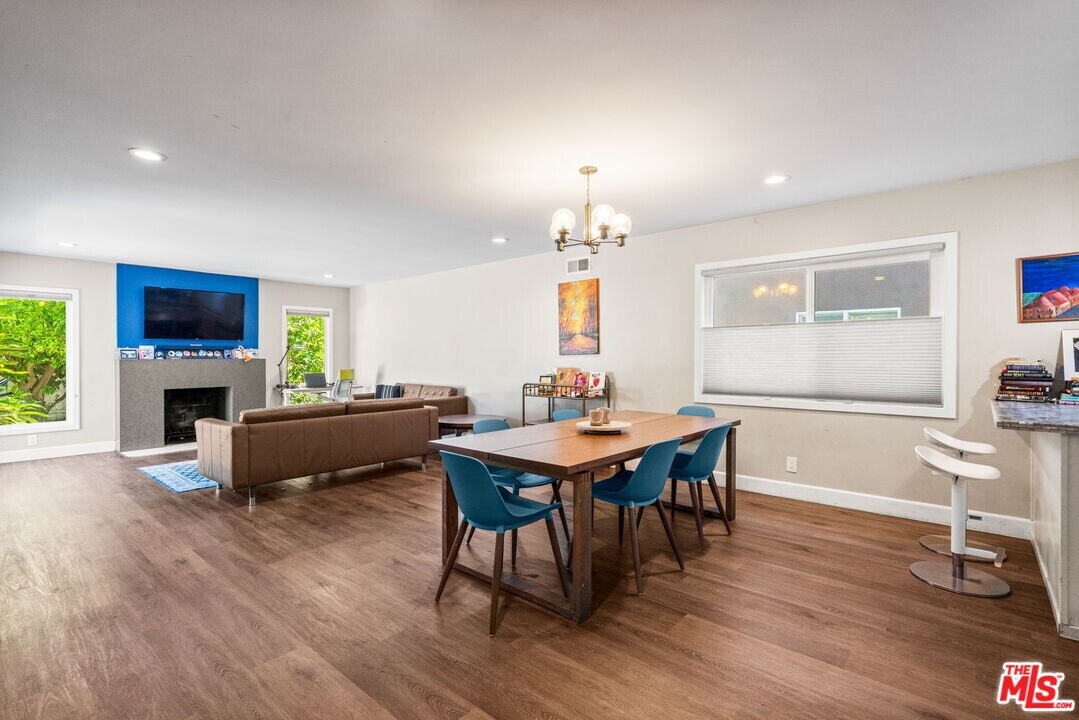 14034 Valerio St in Los Angeles, CA - Building Photo