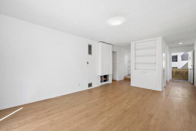 11661 Goshen Ave in Los Angeles, CA - Foto de edificio - Building Photo