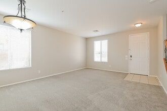 4875 E Silverpuffs Wy in Tucson, AZ - Foto de edificio - Building Photo