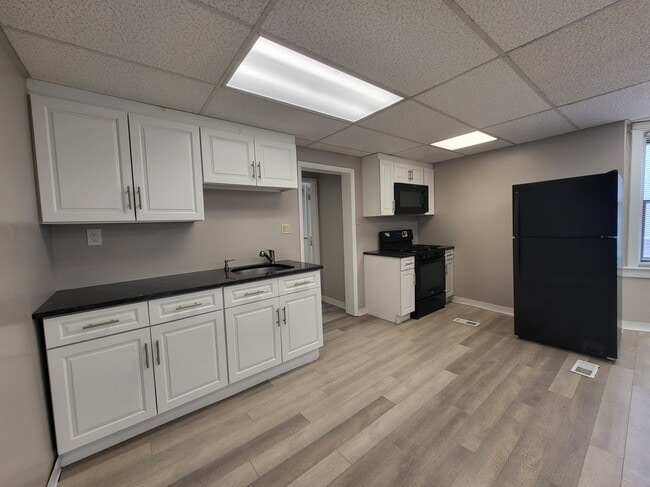 2114 Darby Rd in Havertown, PA - Foto de edificio - Building Photo