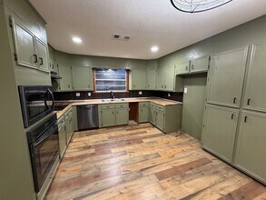 3100 Boyd Ave in Groves, TX - Building Photo - Building Photo