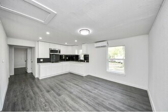 7640 Broadview Dr in Houston, TX - Building Photo - Building Photo