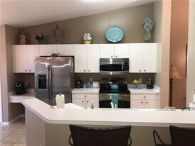 2855 Cypress Trace Cir in Naples, FL - Building Photo