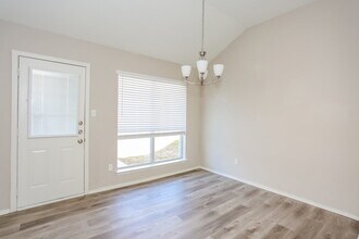 217 Hollywood Dr in Glenn Heights, TX - Building Photo - Building Photo