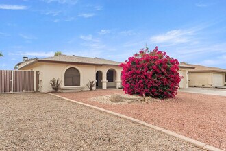 7309 W Canterbury Dr in Peoria, AZ - Building Photo - Building Photo