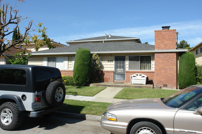 229 Greendale Way in San Jose, CA - Foto de edificio - Building Photo