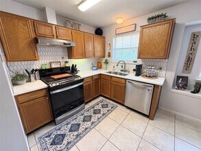 4325 Spoonbill Dr in Seabrook, TX - Building Photo - Building Photo