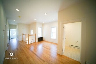 48 Cameron Ave, Unit 2 in Somerville, MA - Foto de edificio - Building Photo