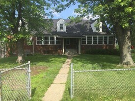 3571 Brodhead Rd in Monaca, PA - Building Photo
