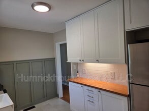 324 Wakefield Dr in Charlotte, NC - Foto de edificio - Building Photo