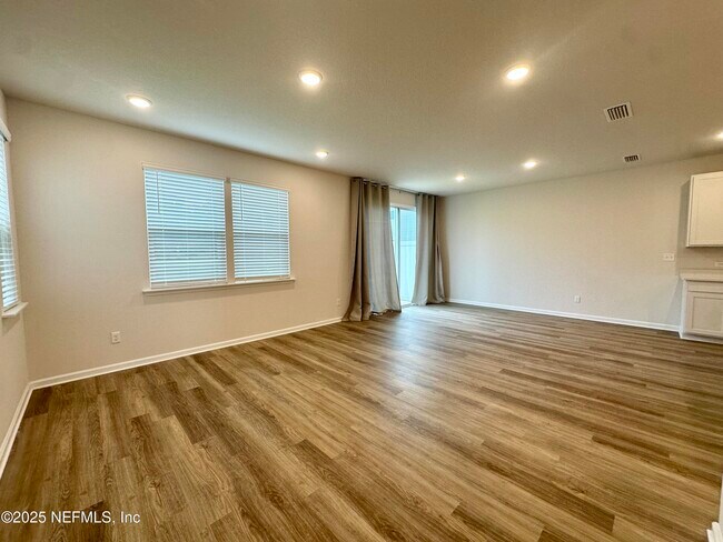 1375 High Falls Dr in Jacksonville, FL - Building Photo - Building Photo