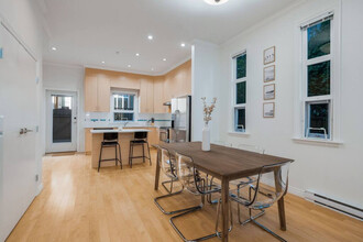 8471 Cambie St in Vancouver, BC - Building Photo - Building Photo