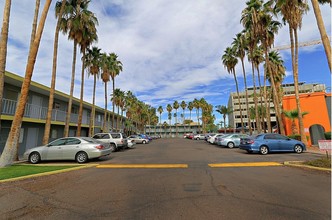 Riviera Palms in Tempe, AZ - Building Photo - Building Photo