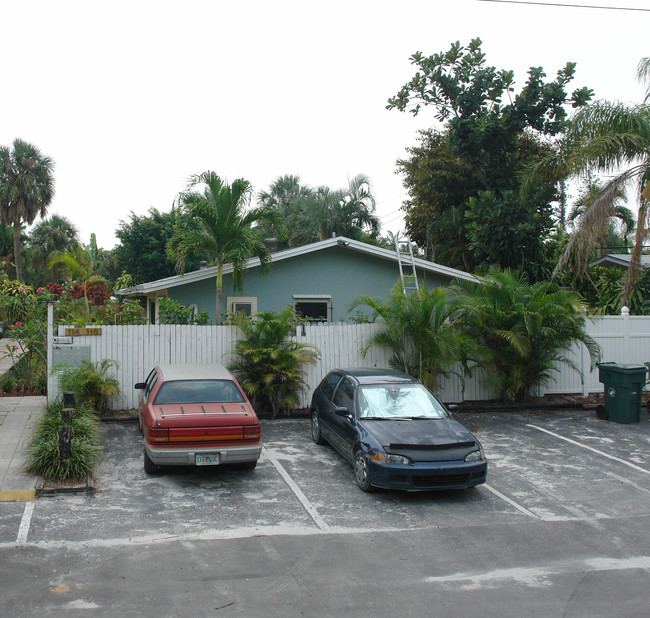 114-116 Riverside Dr in Fort Lauderdale, FL - Building Photo - Building Photo