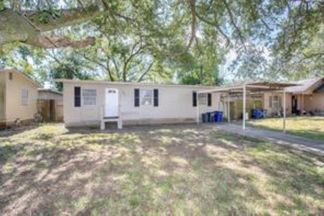 property at 1805 Oriole Dr