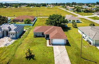 204 SW 14th Ave in Cape Coral, FL - Foto de edificio - Building Photo