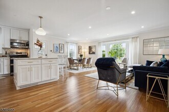 50 Brandywyne Dr in Florham Park, NJ - Foto de edificio - Building Photo