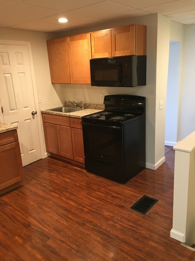 328 Washington Ave, Unit 2 in Albany, NY - Building Photo - Building Photo