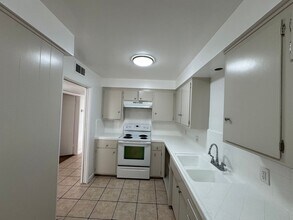 3920 Christmas Tree Ln-Unit -4604 in Bakersfield, CA - Building Photo - Building Photo