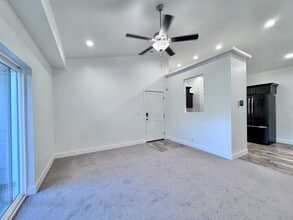 63 S 300 W in Santaquin, UT - Foto de edificio - Building Photo