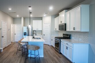 16018 Oregon Oak Dr in Houston, TX - Building Photo - Building Photo