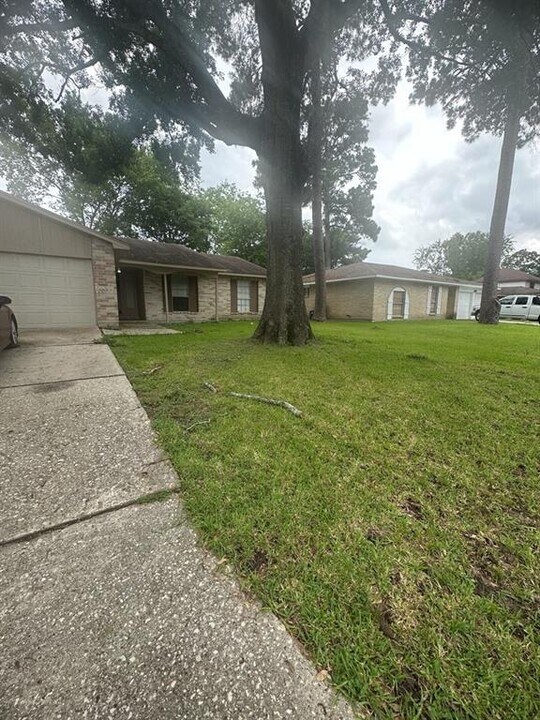 4522 Mossygate Dr in Spring, TX - Building Photo