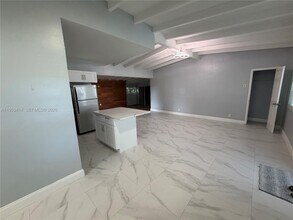 4210 SW 10th St in Plantation, FL - Building Photo - Building Photo