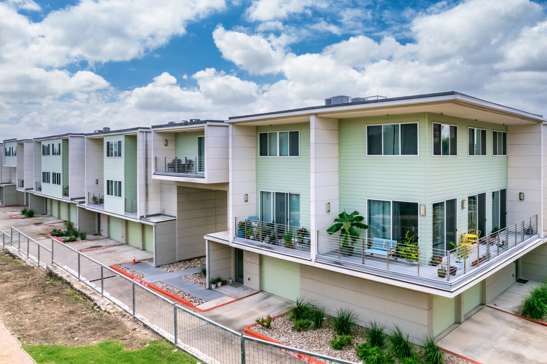 Skybridge Lofts in Austin, TX - Building Photo