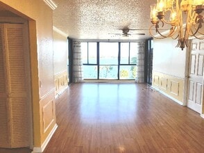 7100 Sunshine Skyway Ln S, Unit 403 in St. Petersburg, FL - Building Photo - Building Photo