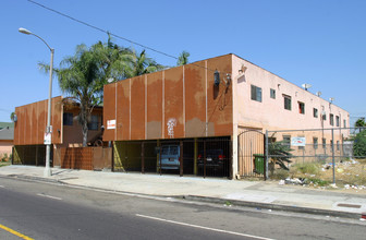 835 W Vernon Ave in Los Angeles, CA - Building Photo - Building Photo