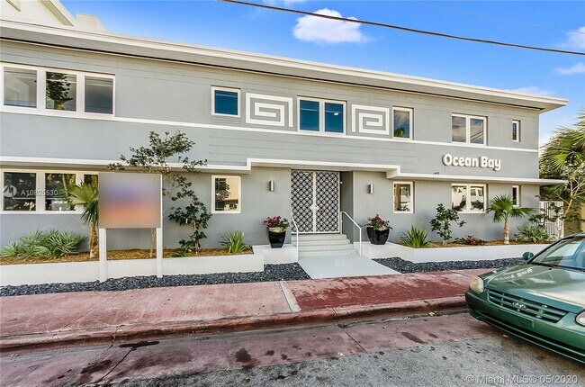 8260 Byron Ave-Unit -16 in Miami Beach, FL - Building Photo - Building Photo