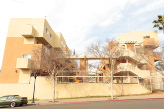 Hacienda Townhomes in San Diego, CA - Building Photo - Building Photo