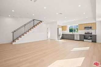 1707 Burnside Ave in Los Angeles, CA - Building Photo - Building Photo