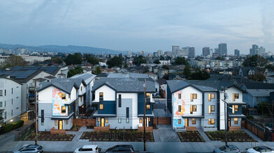 ArtHaus Chestnut in Oakland, CA - Foto de edificio - Building Photo