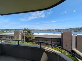 2134 Waverly Pl N, Unit 201 in Seattle, WA - Building Photo