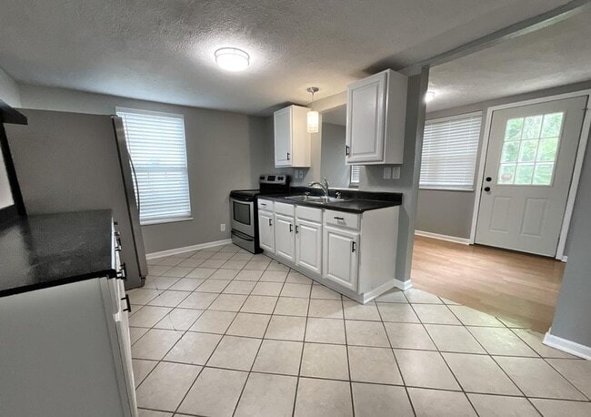 property at 1324 W Walnut St